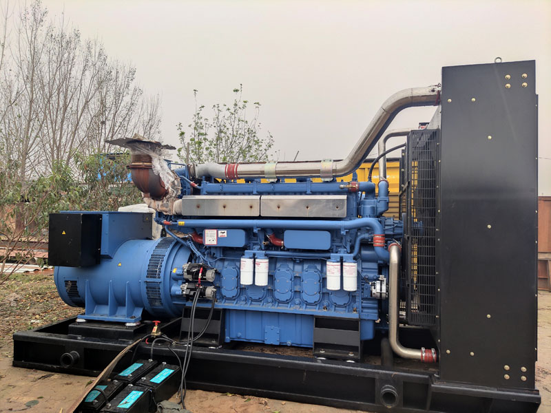 银川柴油发电机组更换机油时，应遵循哪些步骤？